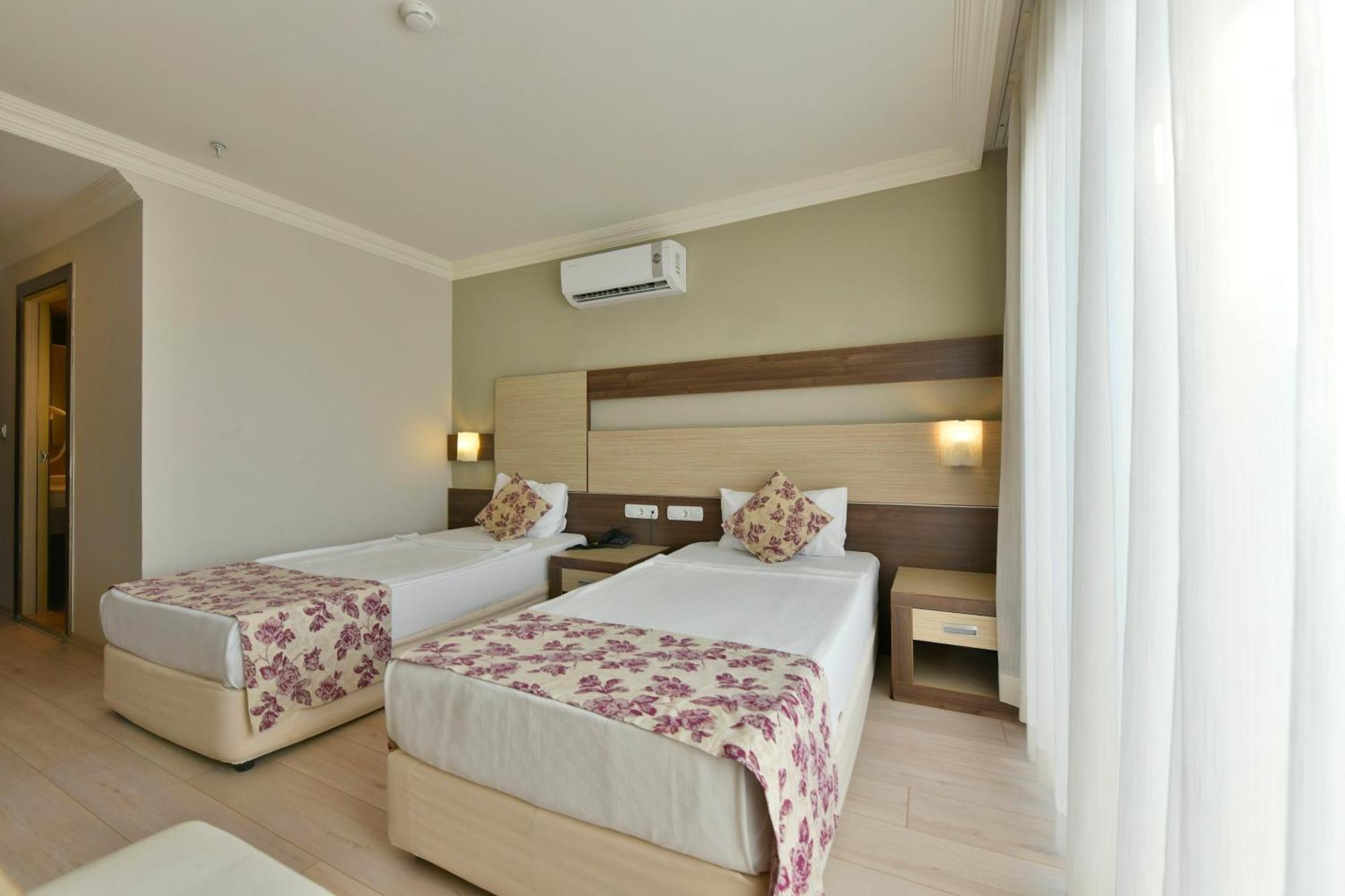 Royal Garden Beach Hotel Konaklı Εξωτερικό φωτογραφία